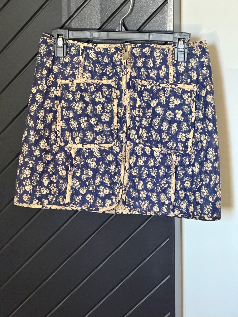 Sezane mini skirt. Size 38 (Fits like size 4). Excellent condition!